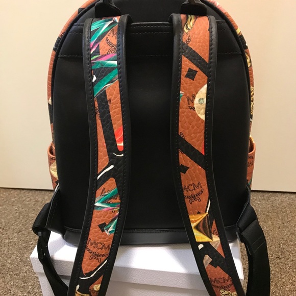 backpack - Picture 2 of 4